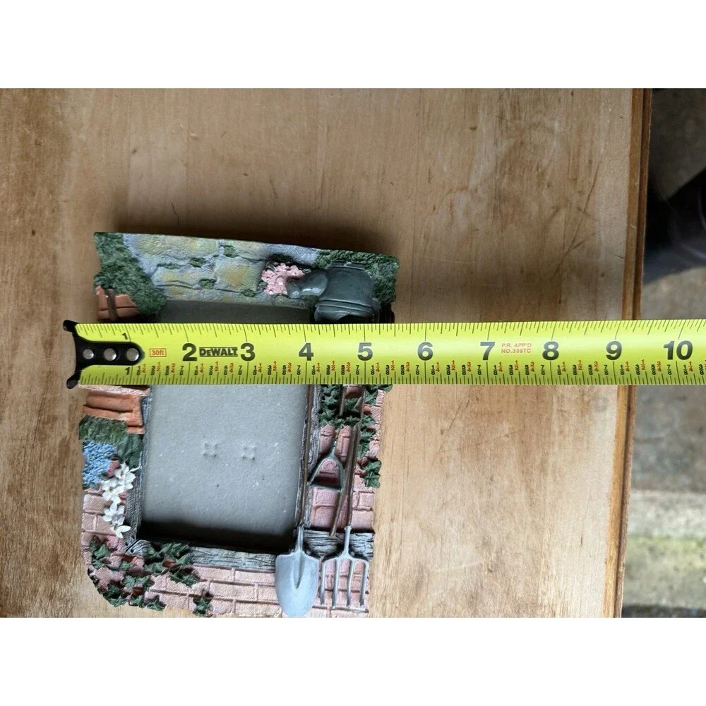 1999 Garden Tools Flowers Plants Dimensional 3.5 x 5 Photo Frame Stand